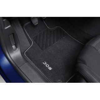 JEU DE TAPIS MOQUETTE AIGUILLETEE AVANT