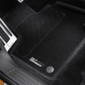 JEU DE TAPIS EN FORME AVANT