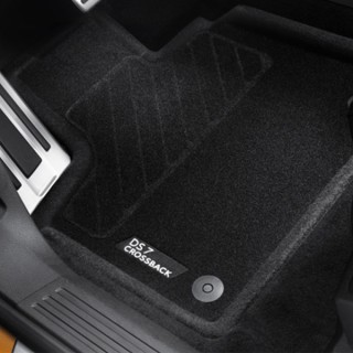 JEU DE TAPIS EN FORME AVANT