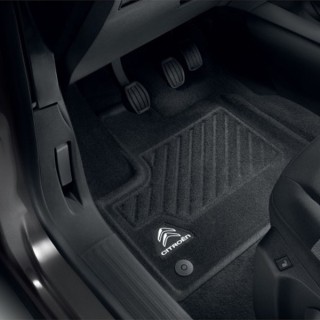 JEU DE TAPIS EN FORME AVANT