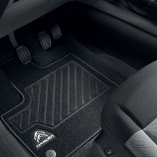 JEU DE TAPIS MOQUETTE AIGUILLETEE AVANT ET ARRIERE