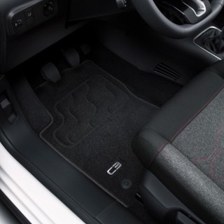 JEU DE TAPIS MOQUETTE AIGUILLETEE AVANT