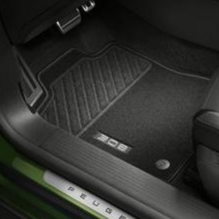 JEU DE TAPIS MOQUETTE AIGUILLETEE AVANT ET ARRIERE