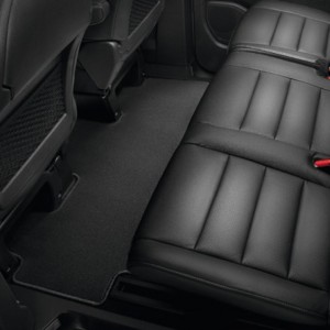 TAPIS MONOBLOC RANG 2 EN MOQUETTE AIGUILLETEE