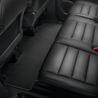 TAPIS MONOBLOC RANG 2 EN MOQUETTE AIGUILLETEE