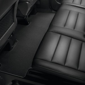 TAPIS MONOBLOC RANG 2 EN MOQUETTE AIGUILLETEE