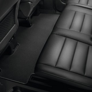 TAPIS MONOBLOC RANG 2 EN MOQUETTE AIGUILLETEE