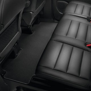 TAPIS MONOBLOC RANG 2 EN MOQUETTE AIGUILLETEE